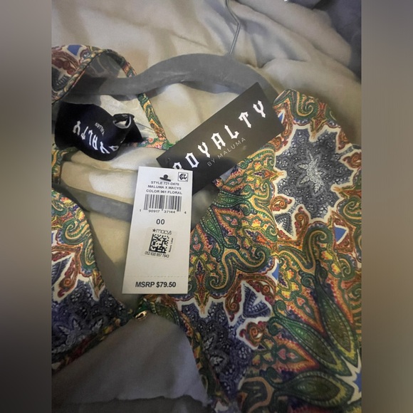 GREEN DRESS - Picture 2 of 2